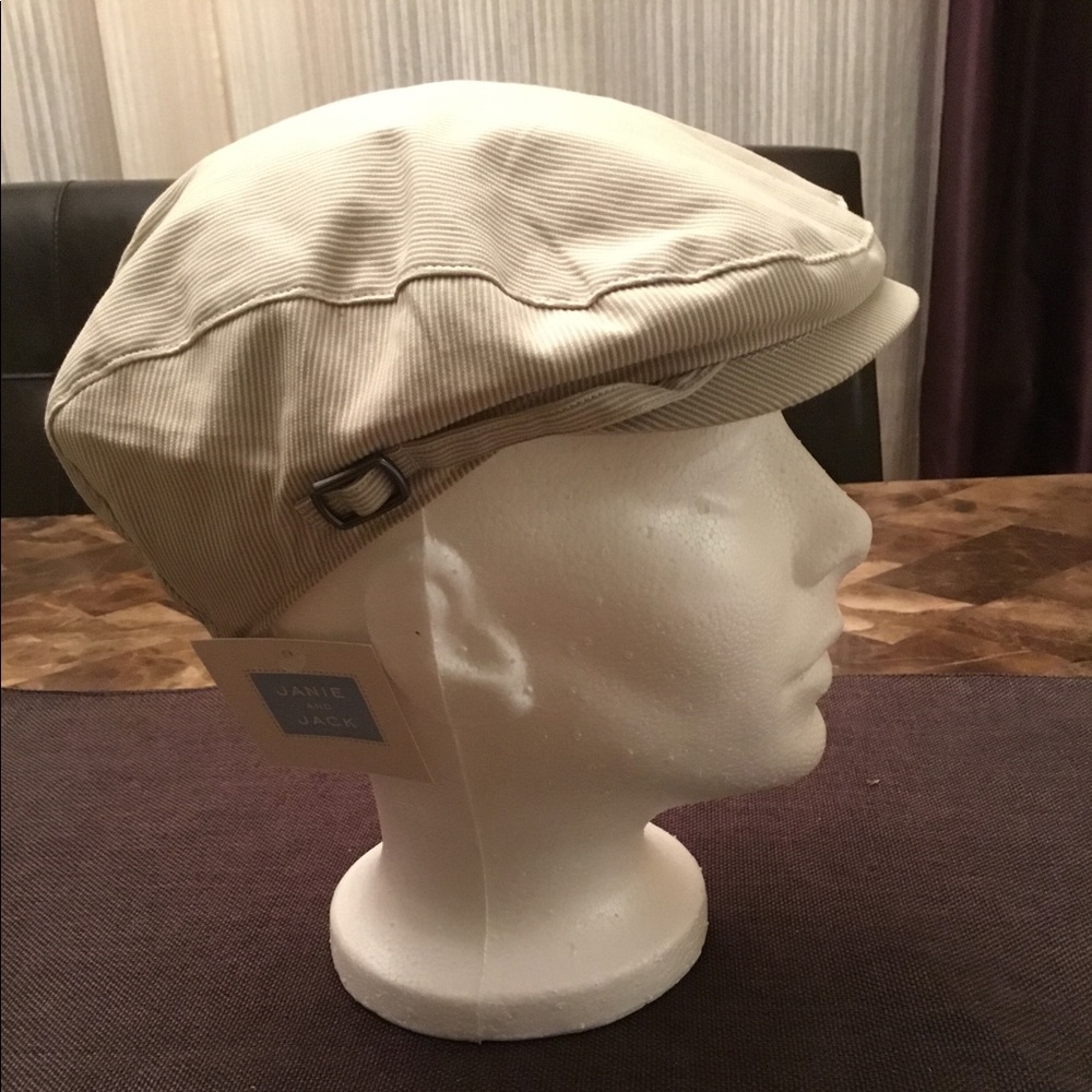 BNWT hat for boys 4-5Y